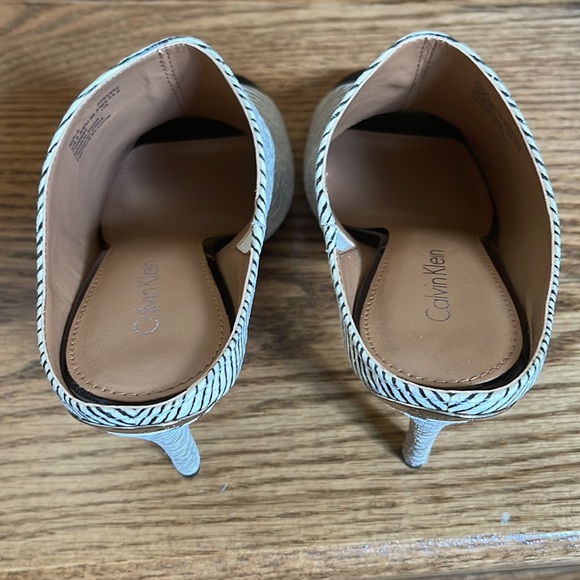 NIB Calvin Klein Black/White Perp Toe Shoe - Picture 8 of 9